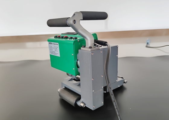 آلة الحفر الساخنة الجيوممبرانية HDPE 220V 2400W 1.0-4.0mm PP Pond Liner
