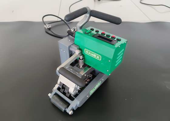 آلة لحام إسفين ساخن لأغشية HDPE الأرضية CX700 بقدرة كاملة 2400 واط