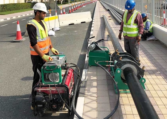 آلة لحام الأنابيب بالاندماج التناكبي لأنابيب البولي إيثيلين عالي الكثافة (HDPE) مقاس 200-450 ملم معتمدة وفقًا لمعيار اللحام DVS 2207