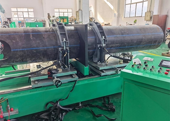 آلات لحام وتصنيع وصلات ورش عمل HDPE مقاس 800 مم في المصنع